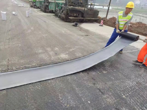 路面自粘式貼縫帶的介紹與施工方法