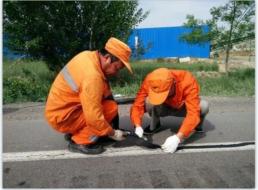 公路路面貼縫帶特點(diǎn)