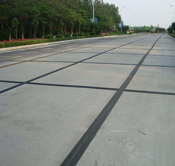 抗裂貼處理公路裂縫的基本原理
