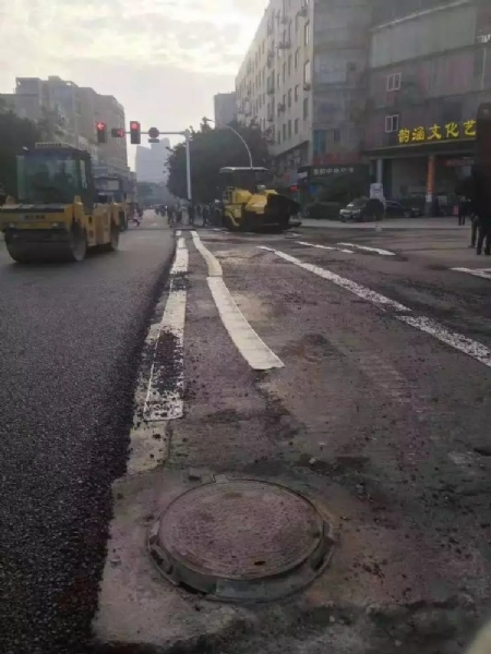 鋪設自粘式抗裂貼環(huán)境狀況