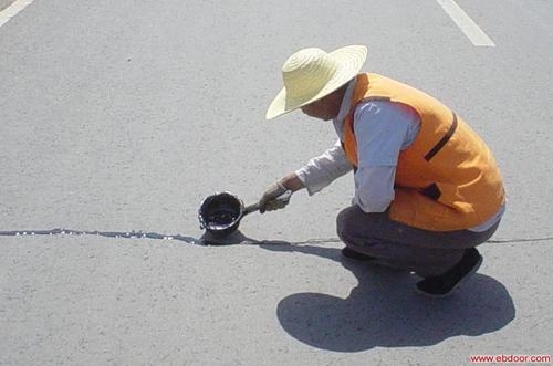 路面專用灌縫膠特點
